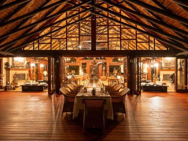 Main-Deck-Dining
