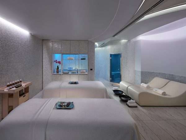 lake-como-luxury-spa-treatment-room-white