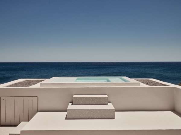 Storia Suite Outdoor Hot Tub