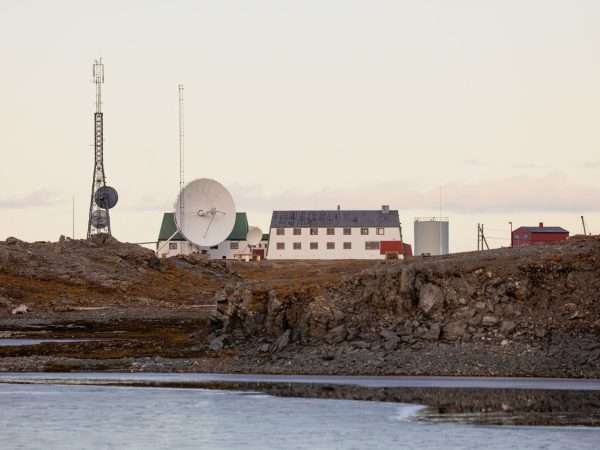 basecamp-explorer-svalbard-isfjord-radio_7-scaled
