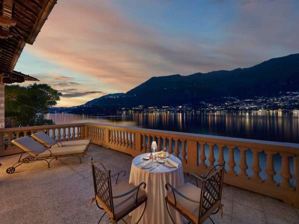 lake-como-suite-duplex-vista-lago-terrace-dusk