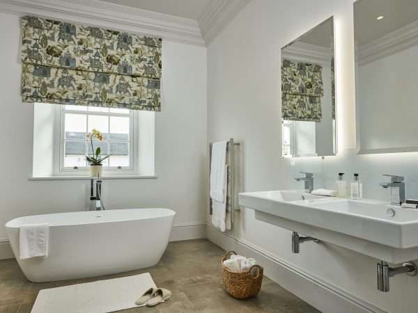 Brookdale Estate - Manor House Vineyard Suite Bathroom