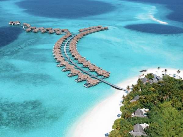 Vakkaru Maldives_Beach_and_Over Water Villas aerial