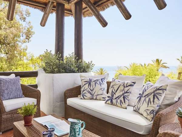 Deluxe Room with sea views (03)