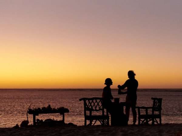 Sal-Salis_Ningaloo-Reef_Cuisine_Couple1_LLoA-1024x683