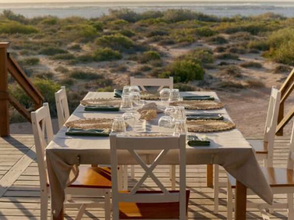 Sal-Salis_Ningaloo-Reef_Lodge-Dining-Deck_LLoA-683x1024