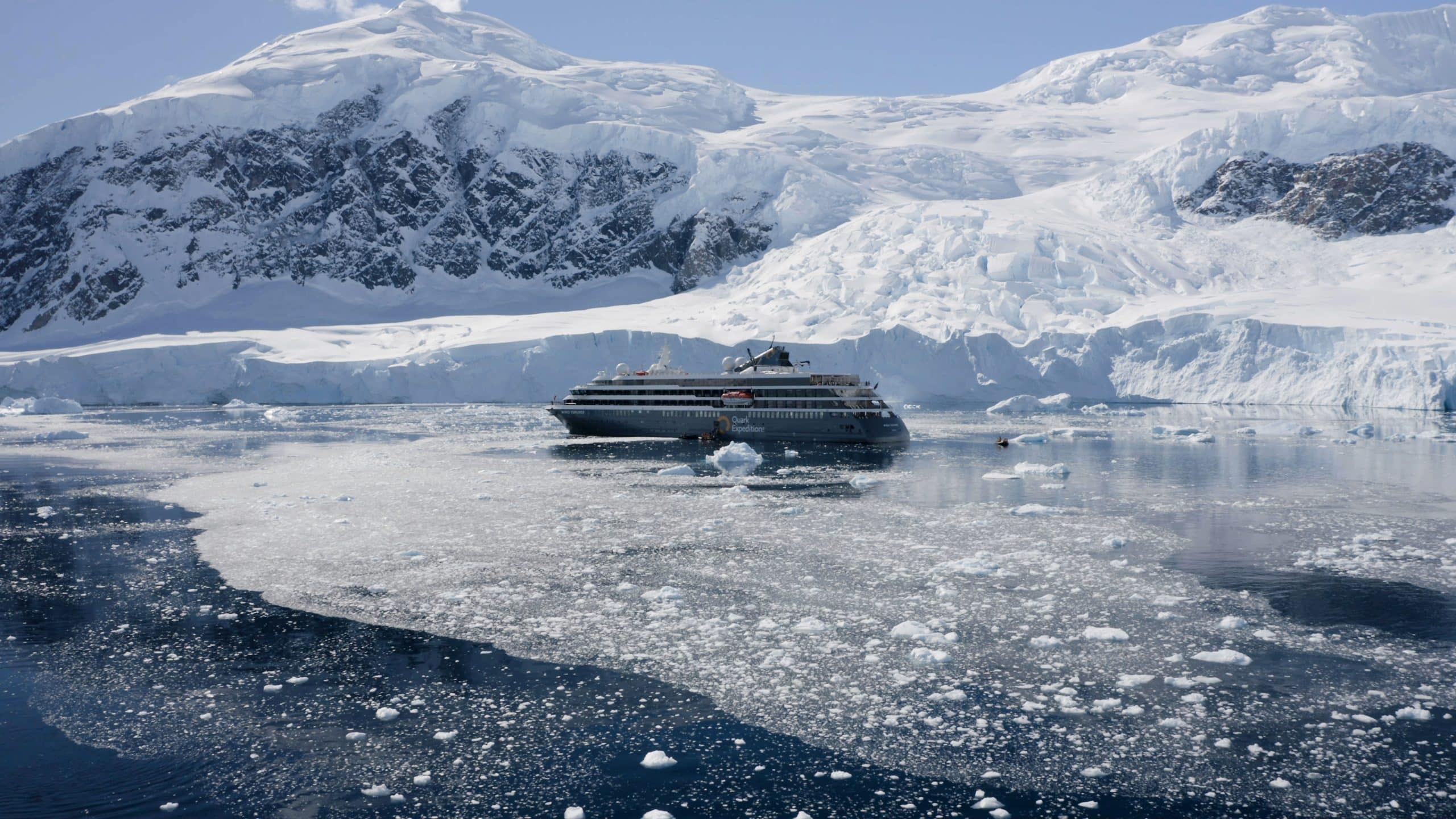 World Explorer_Exterior_ Antarctica Drone_Credit Drone pilot - Guillaume Marion - HQ Pilots (4)