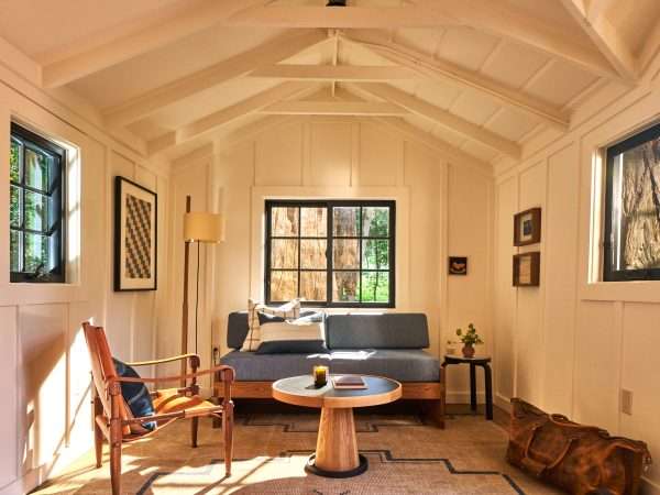 230525_DAWN_RANCH_SHOT_32_CABIN_65_LIVING_ROOM_0095