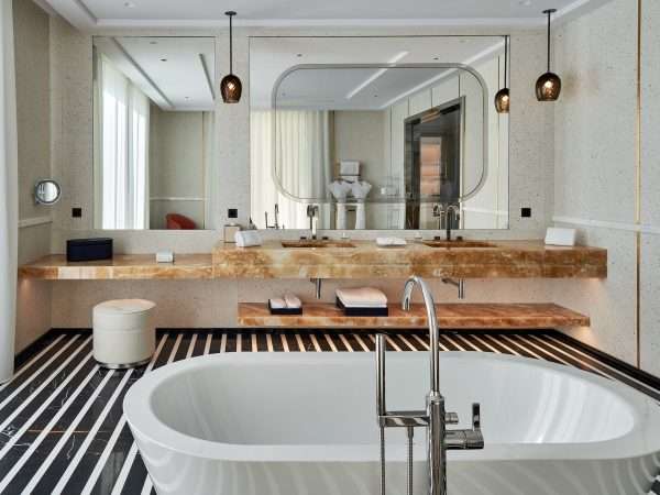 Bathroom 1 (2) Penthouse ©Carlton_Cannes_ Anthony_Lanneretonne
