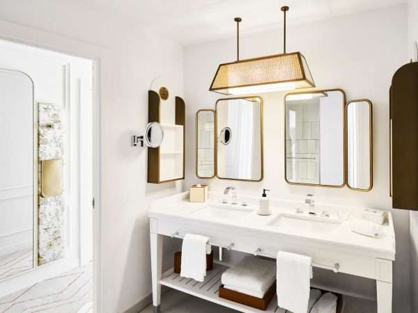 Bathroom ©Carlton Cannes Richard Haughton