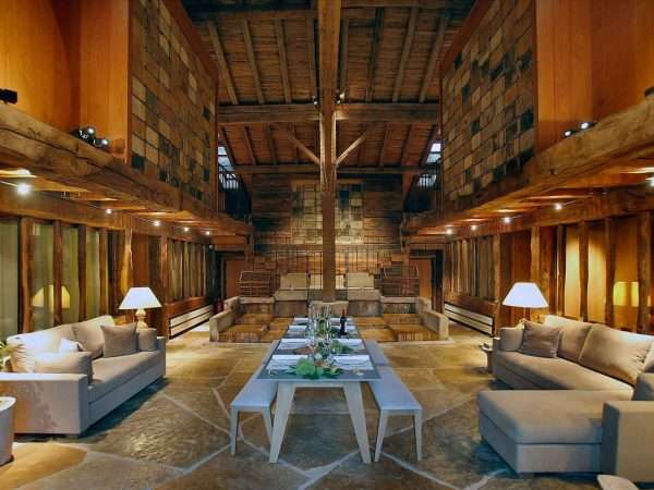 DDE_Accommodations_Dragon_Farmhouse-Cottage_DDE_Accommodations_Dragon-Cottage_2022_1salon-dragon