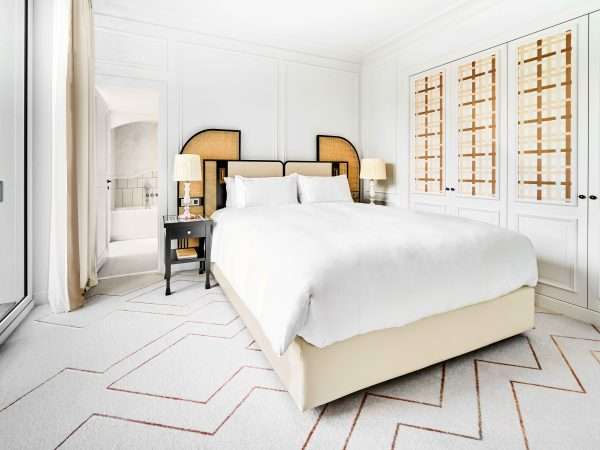 Garden-View-Suite-with-terrace-bedroom ©Carlton Cannes Richard Haughton (2)