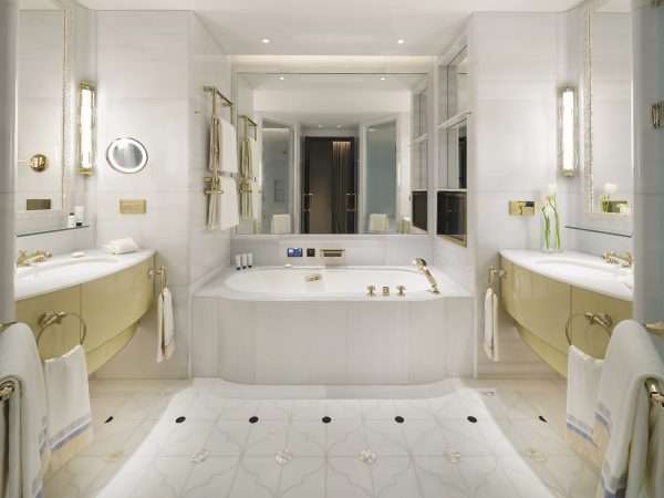 Istanbul_Accommodation_ Deluxe Bosphorus Room_Bathroom_1404_1920x1200