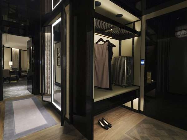 Istanbul_Accommodation_ Deluxe Bosphorus Room_Dressing Room_1404_1920x1200
