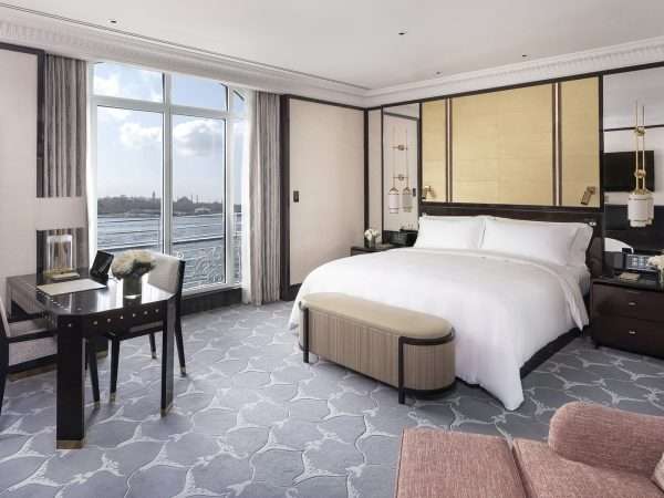 Istanbul_Accommodation_Deluxe Bosphorus Room_Bedroom_1920x1200