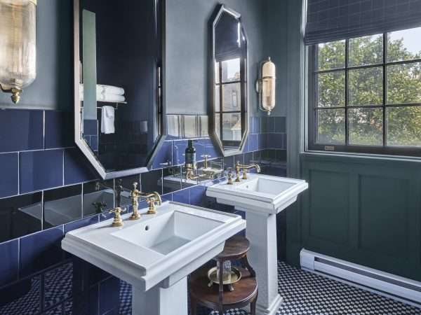 VAN_Suite_Alfred-Suite_BathRoom_2022_1_0311_v2_Fnl_HiRes