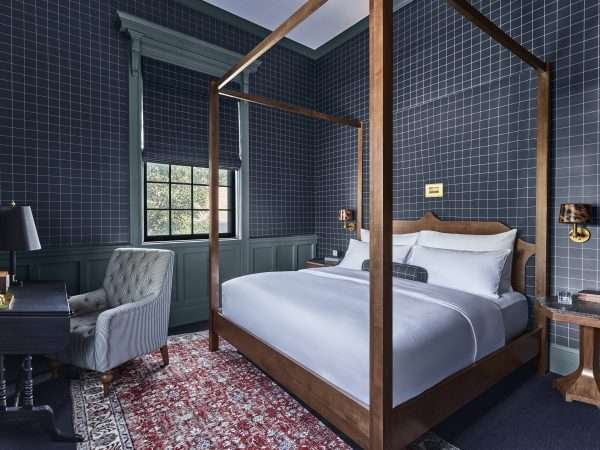 VAN_Suite_Alfred-Suite_BedRoom_2022_1_0202_Fnl_HiRes