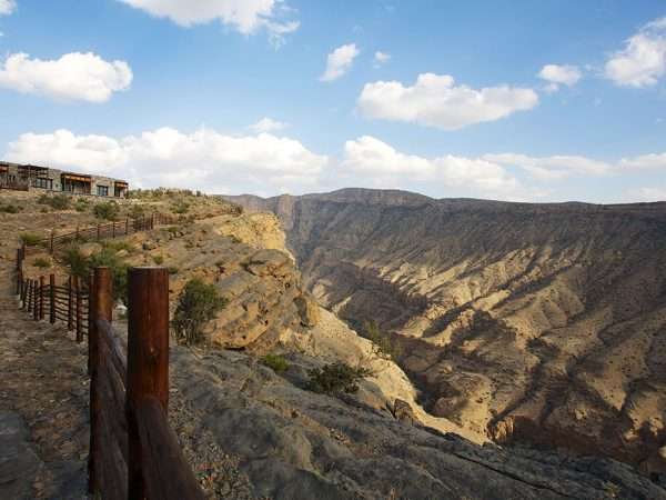 alila-jabal-akhdar-cliff-edge