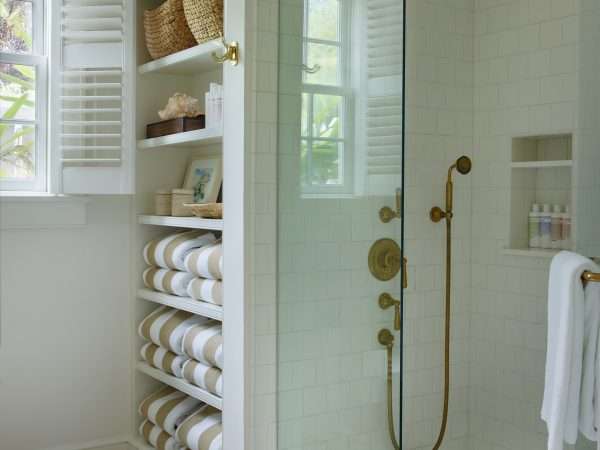 BahamaHouse-CottageBBath1_hero