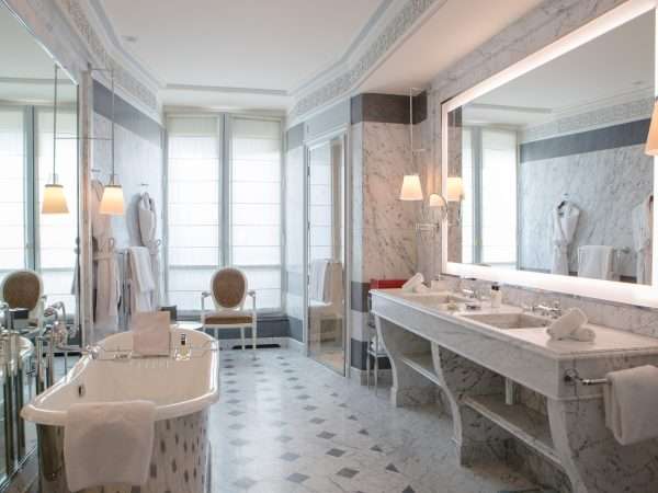 La Réserve Paris - Bathroom @Grégoire Gardette (4)