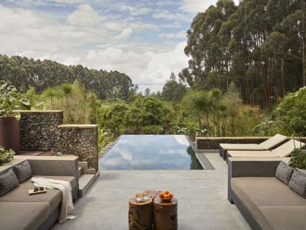 OO_GorillasNest_Accommodation_Silverback_Suite_Pool_View_WIDE_10_MASTER_HR