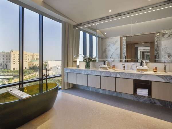 Royal-Suite-Bathroom-RUXHR_2287