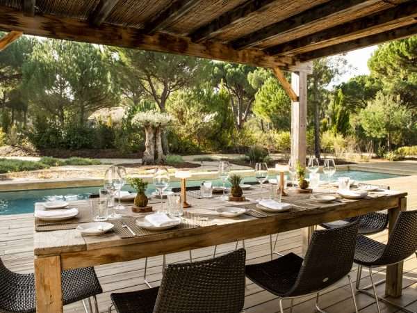 Villa - Outdoor Meal (2)
