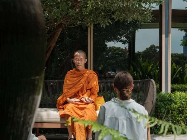 Capella-Bangkok_Monk_by_Georg-Roske_ 37_LowRes