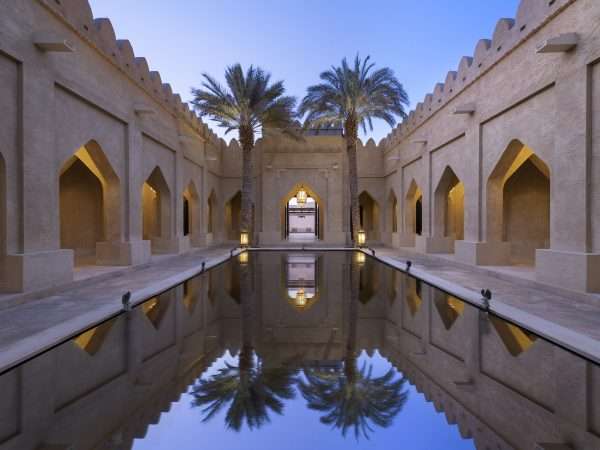 Qasr_Al_Sarab_Desert_Resort_by_Anantara_Exterior_View_Royal_Pavillion_Pool_Courtyard (1)