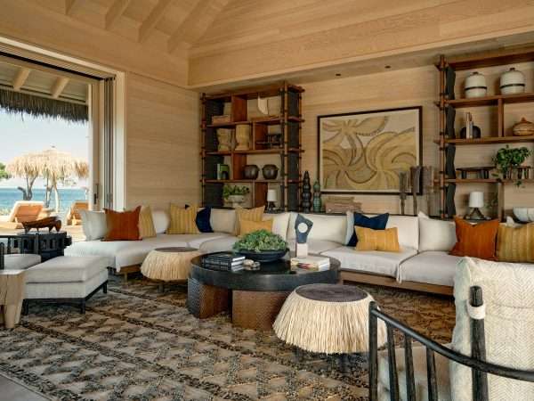 RWKVL_Accommodations_SignatureSuite_Maheawalu_Living_01