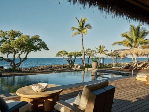 RWKVL_Accommodations_SignatureSuite_Maheawalu_View_01