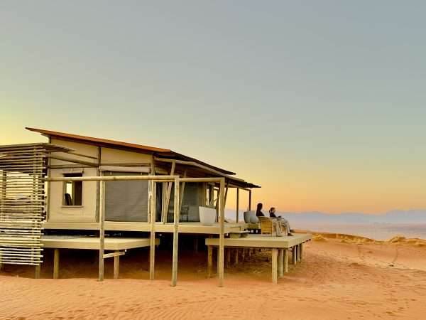 WOLWEDANS COLLECTION - Desert Lodge - Exterior relaxing on deck yellow (7996)