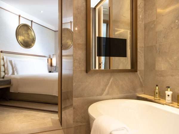 Deluxe Ocean Room with Balcony (4)
