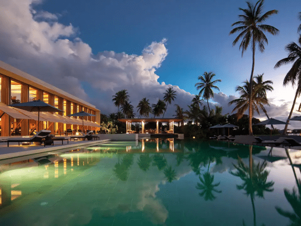 Park-Hyatt-Maldives-Hadahaa-P001-Poolside.16x9