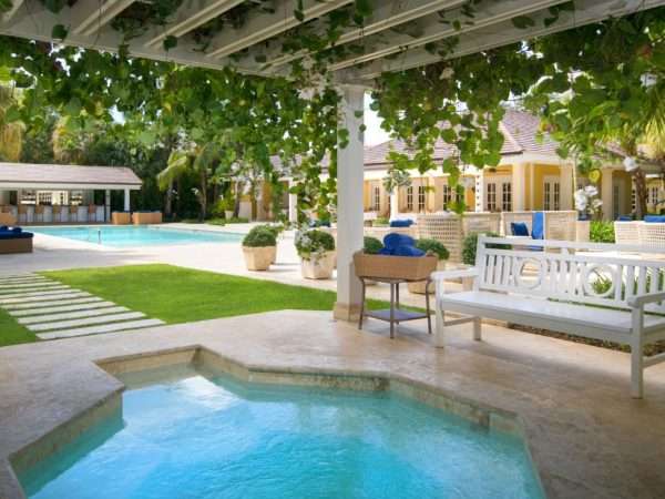Pool_Area_Tortuga_Bay