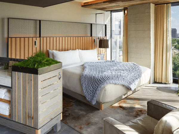 Riverhouse_Suitew1620.png