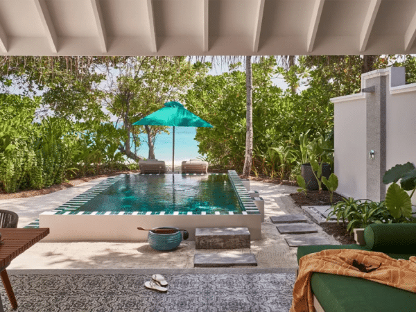 luxury-resort-maldives-rooms-beach-pool-villa-pool-terrace-1024x683