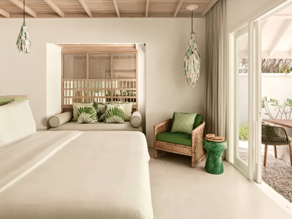 luxury-resort-maldives-rooms-beach-villa-bedroom-1024x683