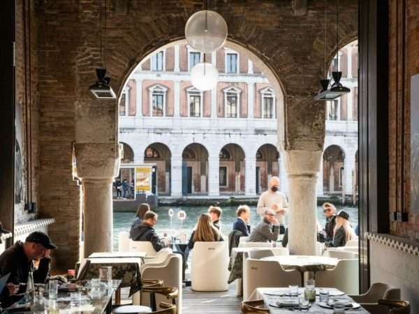 venice-mart-all-day-lunch-terrace-grand-canal-view-the-venice-venice-hotel-scaled-1024x681