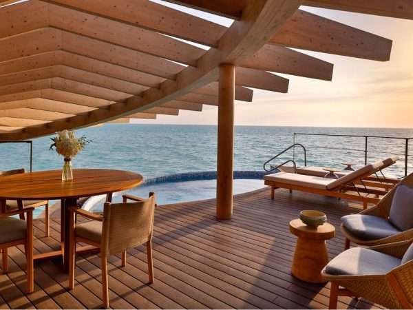 xr-ejhxr-guestroom---sundeck-20153_Wide-Hor