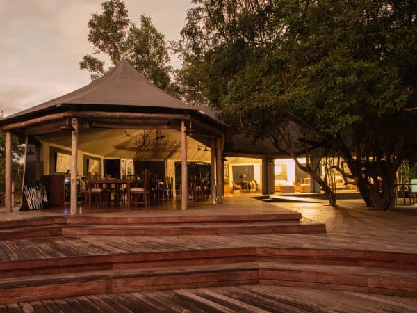 GORONGOSA SAFARIS - Muzimu Lodge - Main Area - Decking and dining
