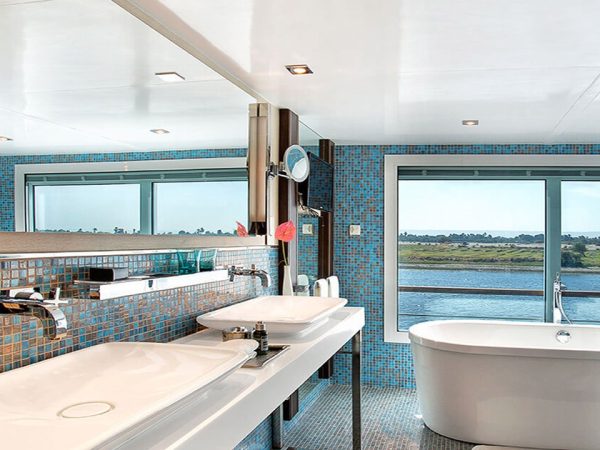 Luxury Suite Bathroom