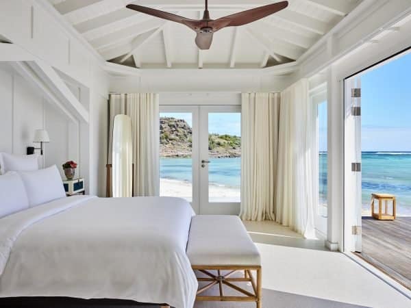 RWLGH_accommodations_lagoonsuite_mainbedroom