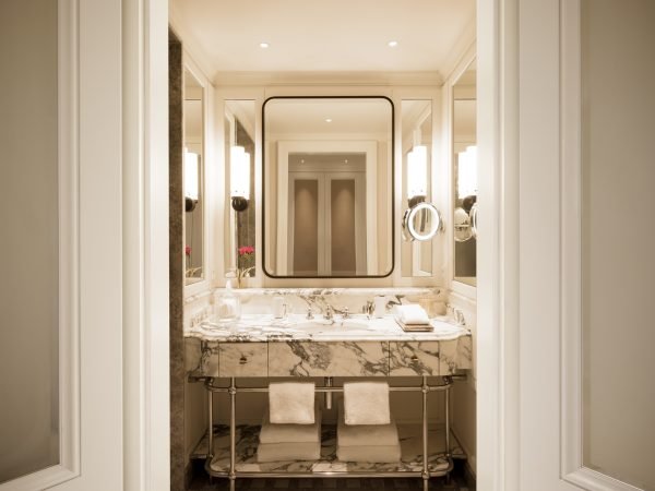 Rosewood Schloss Fuschl_Grand Premier Lakeview_Bathroom_by Jonathan Maloney
