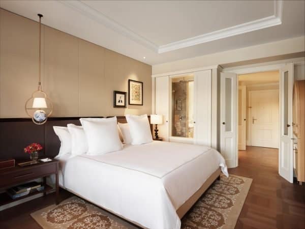 Rosewood Schloss Fuschl_Grand Premier Lakeview_Bedroom_by Jonathan Maloney