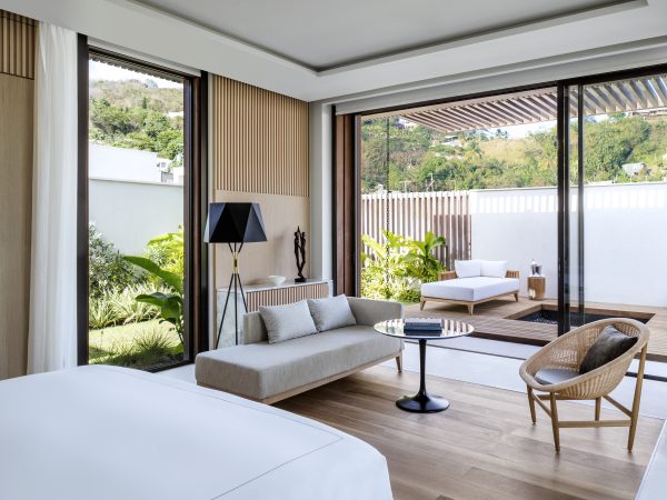 14. Beachfront Villa back Master Bedroom with jacuzzi