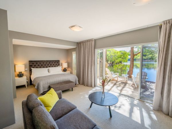 Lakeside-Room-