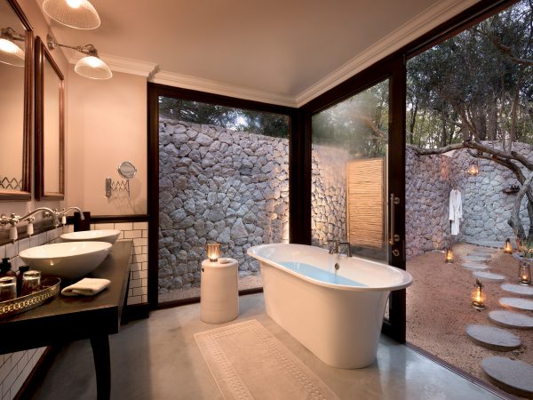 South-Africa-Ngala-Safari-Lodge-cottage-bath