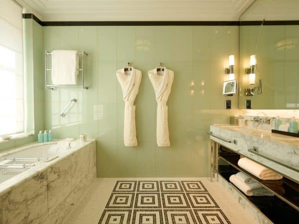 Mayfair Suite Room 115 Bathroom (2)