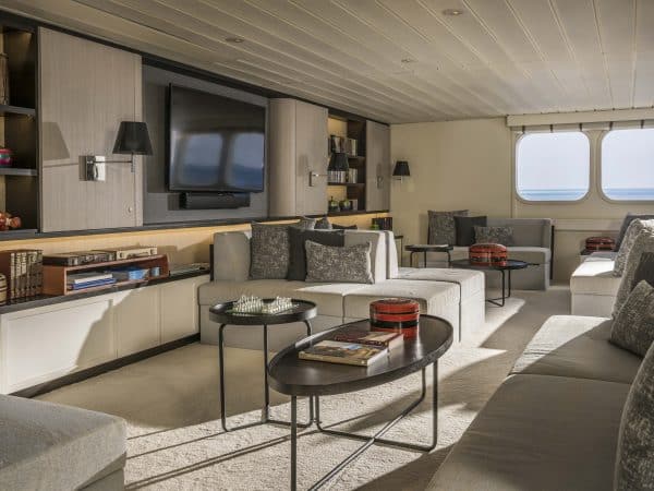 FS Explorer - Living Room